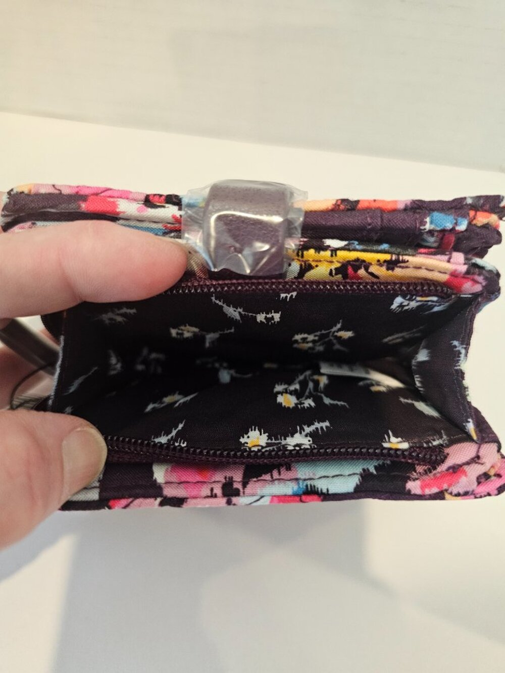 NWT Vera Bradley Iconic RFID Small Wallet Indiana Rose Floral Pink Burgundy Red - Picture 3 of 8